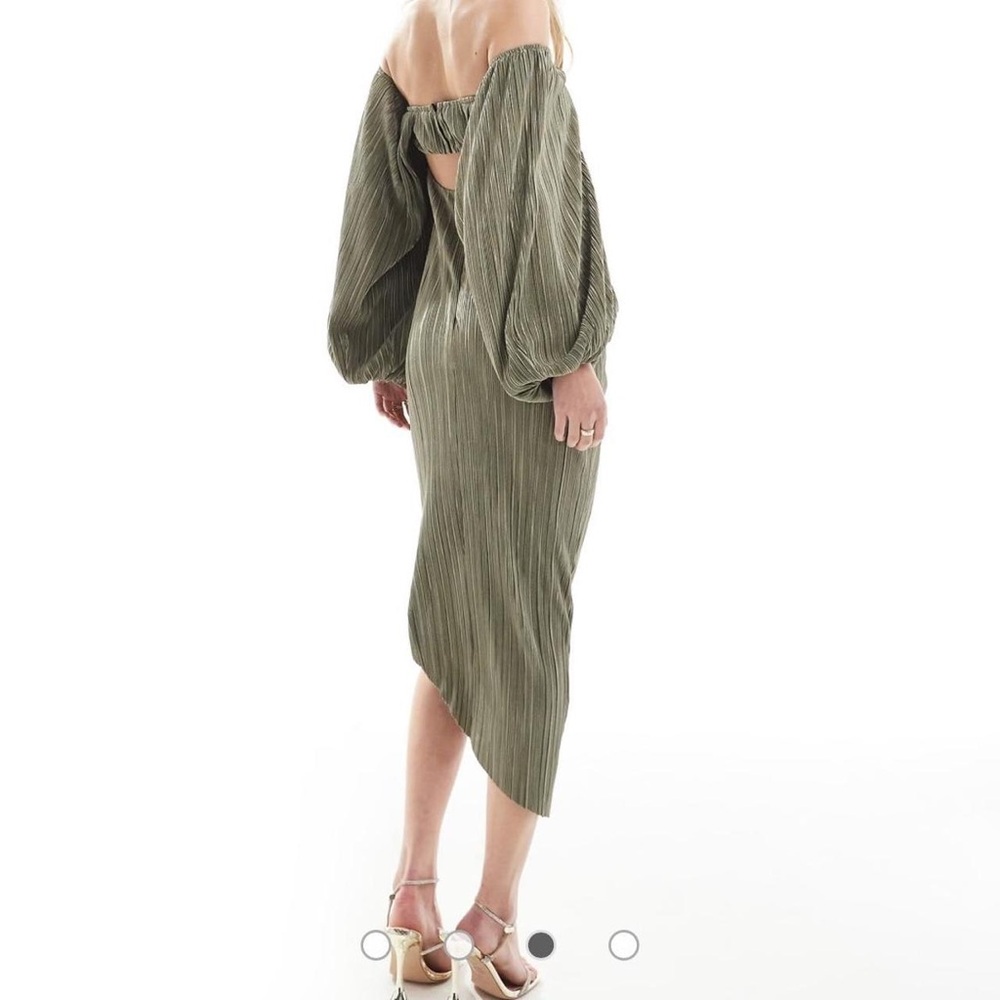 ASOS DESIGN Tall plisse overlay midi dress with open back detail in soft khaki - Picture 2 of 7